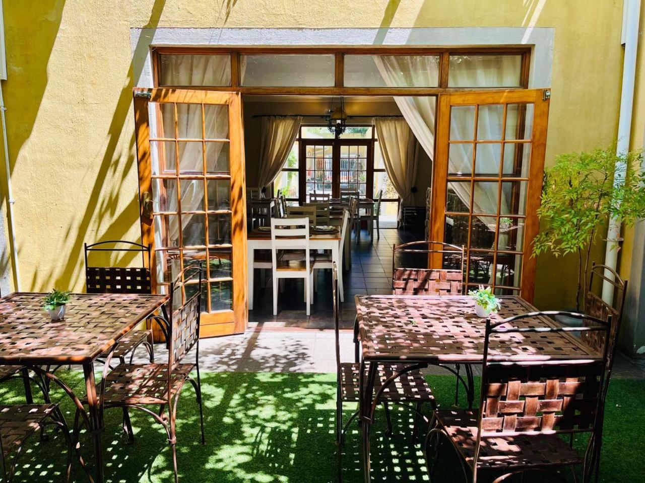 17 On Bird Guest House Beaufort West Exterior foto