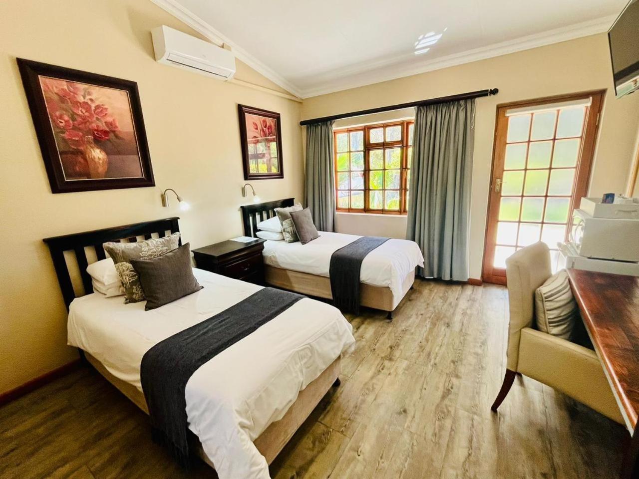17 On Bird Guest House Beaufort West Exterior foto