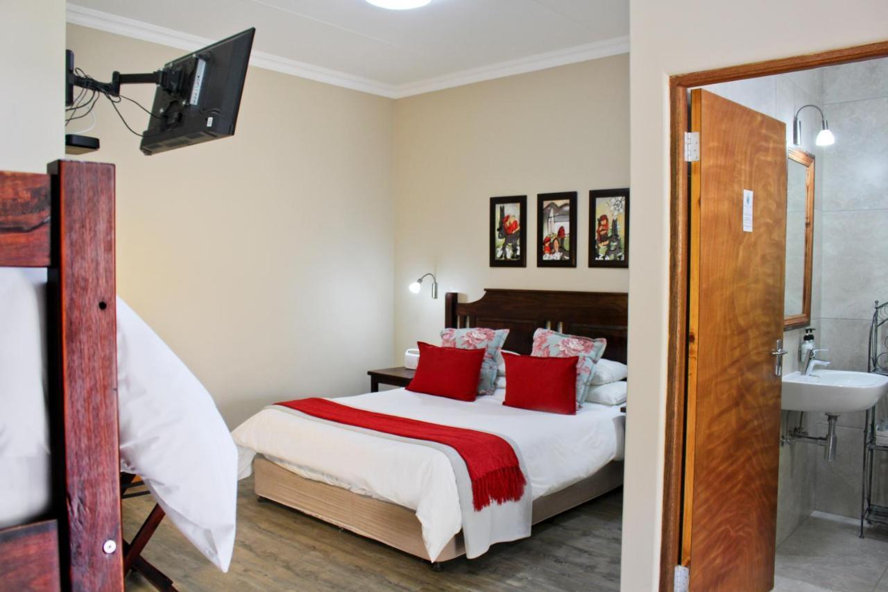 17 On Bird Guest House Beaufort West Exterior foto