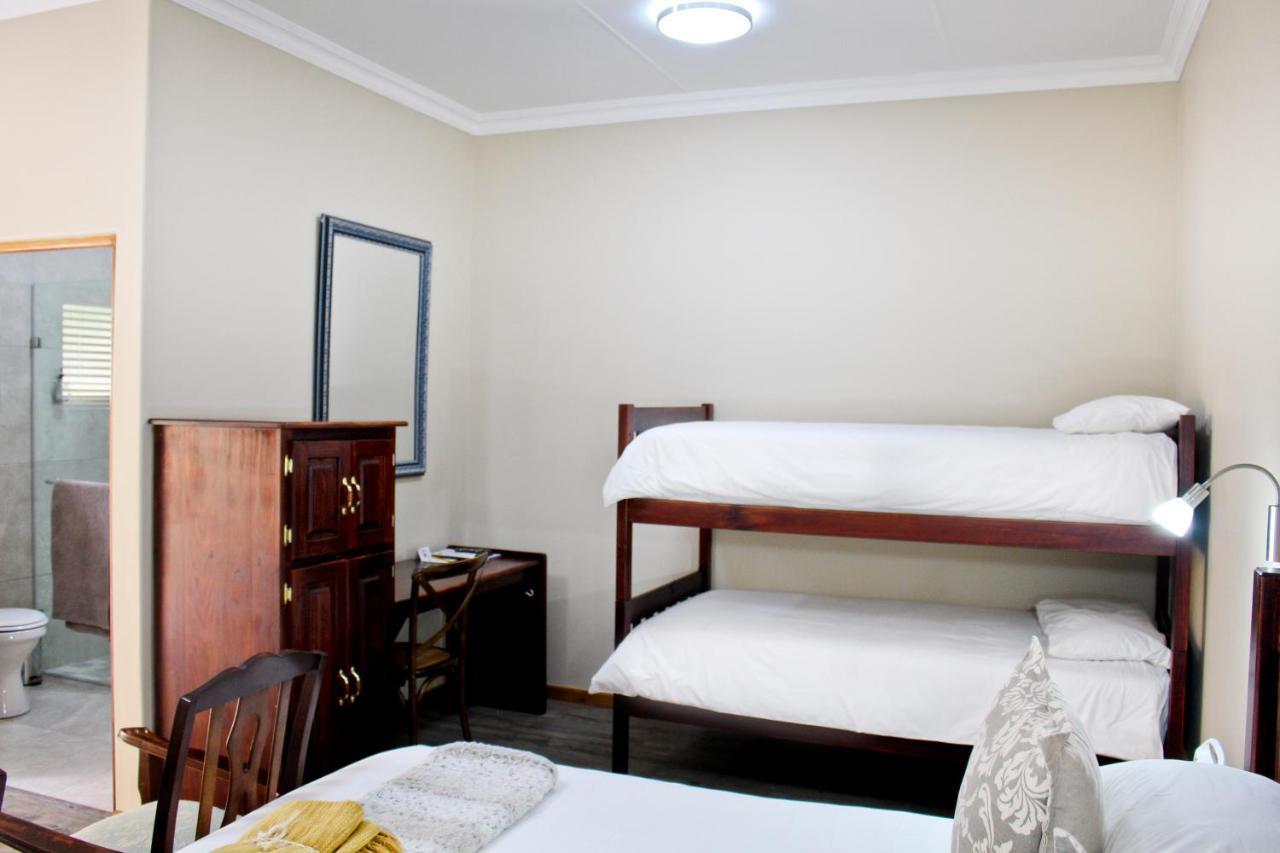 17 On Bird Guest House Beaufort West Exterior foto